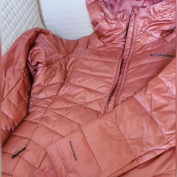 Columbia Women's salmon Puffer Jacket - Picture 2 of 4